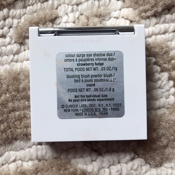 Clinique Travel Compact - Eyeshadow & Blush Set - Picture 6 of 6